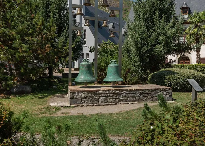 아파트 5 Pers A Saint-lary Avec Wifi - Fr-1-296-460 *